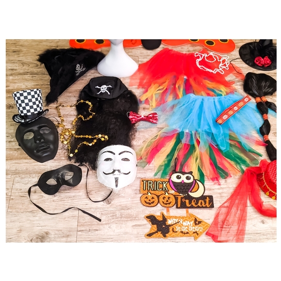22 Piece Halloween Costume Accessories Set - Picture 5 of 10